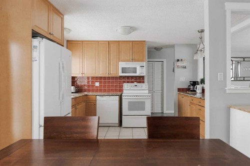 113 Deep Road, Fort Mcmurray, AB - Indoor Photo Showing Kitchen