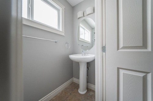 205 Diamondstone Ridge, Fort Mcmurray, AB - Indoor Photo Showing Bathroom