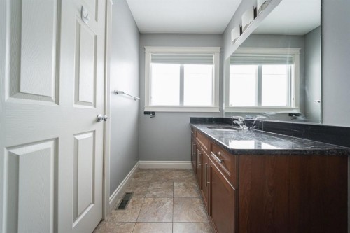 205 Diamondstone Ridge, Fort Mcmurray, AB - Indoor Photo Showing Bathroom