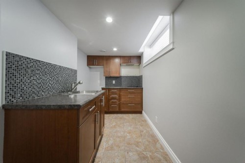 205 Diamondstone Ridge, Fort Mcmurray, AB - Indoor Photo Showing Kitchen
