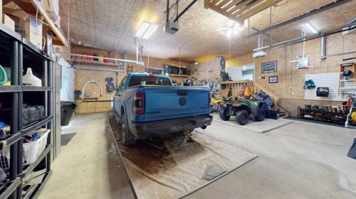 101 68134, Plamondon, AB - Indoor Photo Showing Garage