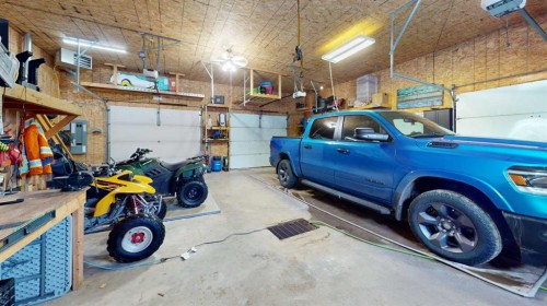 101 68134, Plamondon, AB - Indoor Photo Showing Garage