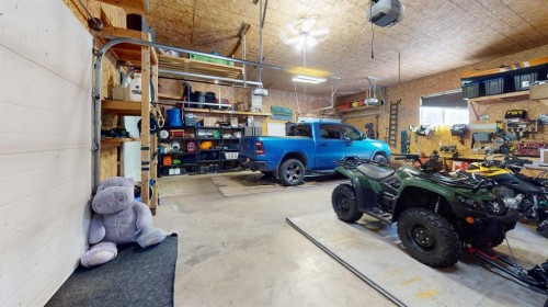 101 68134, Plamondon, AB - Indoor Photo Showing Garage
