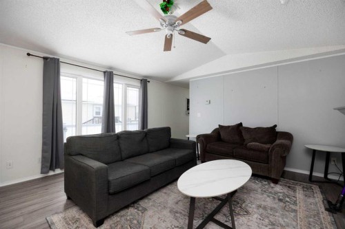 488 Harpe Way, Fort Mcmurray, AB - Indoor Photo Showing Living Room
