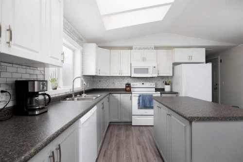 488 Harpe Way, Fort Mcmurray, AB - Indoor Photo Showing Kitchen With Double Sink
