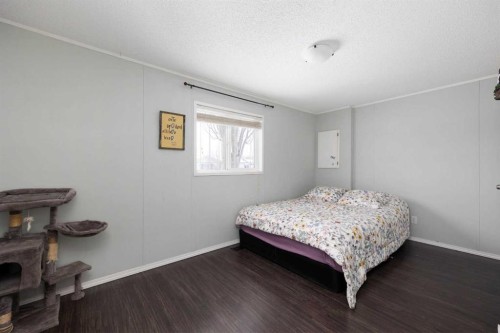 488 Harpe Way, Fort Mcmurray, AB - Indoor Photo Showing Bedroom