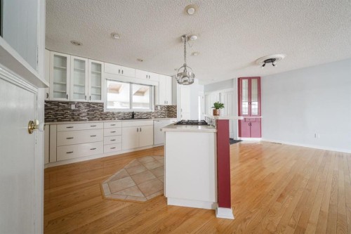 106 Becker Crescent, Fort Mcmurray, AB - Indoor Photo Showing Kitchen With Upgraded Kitchen