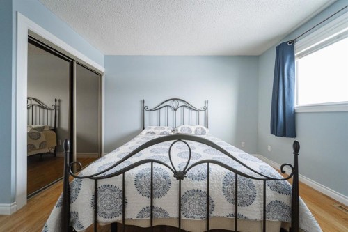 106 Becker Crescent, Fort Mcmurray, AB - Indoor Photo Showing Bedroom