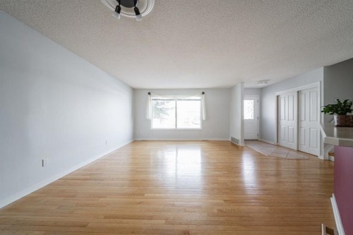 106 Becker Crescent, Fort Mcmurray, AB - Indoor Photo Showing Other Room