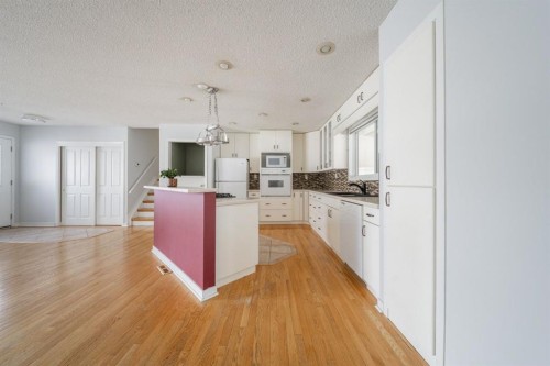 106 Becker Crescent, Fort Mcmurray, AB - Indoor Photo Showing Kitchen