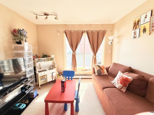 1208-200 Lougheed Drive, Fort Mcmurray, AB - Indoor Photo Showing Living Room