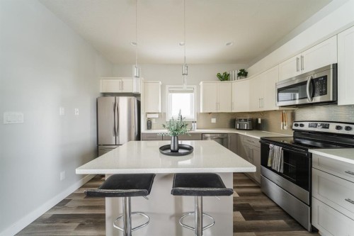 224 Warren Way, Fort Mcmurray, AB - Indoor Photo Showing Kitchen With Stainless Steel Kitchen With Upgraded Kitchen
