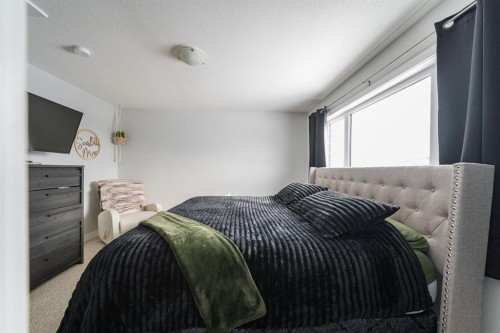 224 Warren Way, Fort Mcmurray, AB - Indoor Photo Showing Bedroom