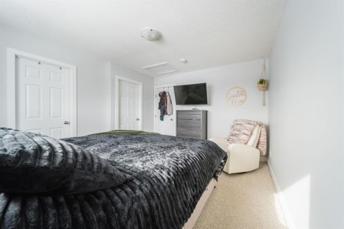 224 Warren Way, Fort Mcmurray, AB - Indoor Photo Showing Bedroom