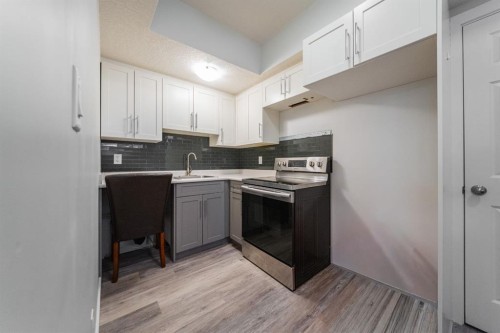224 Warren Way, Fort Mcmurray, AB - Indoor Photo Showing Kitchen
