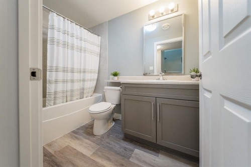 224 Warren Way, Fort Mcmurray, AB - Indoor Photo Showing Bathroom