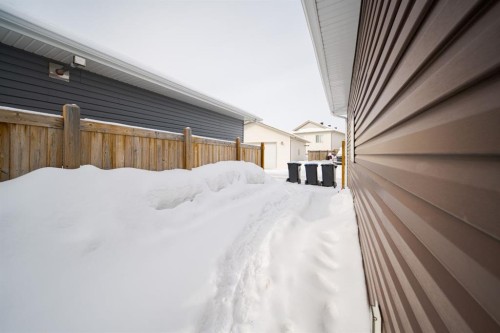 224 Warren Way, Fort Mcmurray, AB - Outdoor With Exterior