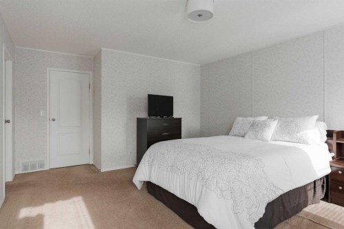 157 Ash Way, Fort Mcmurray, AB - Indoor Photo Showing Bedroom