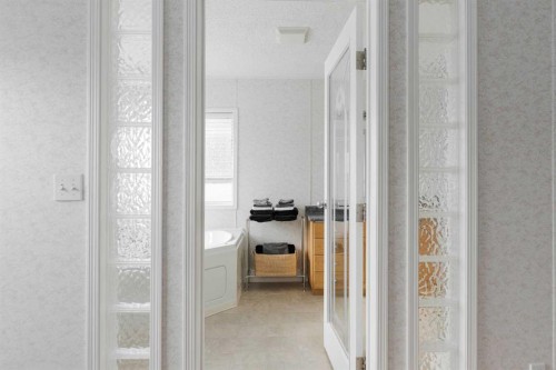 157 Ash Way, Fort Mcmurray, AB - Indoor Photo Showing Other Room