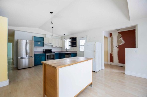 101 Black Bear Crescent, Fort Mcmurray, AB - Indoor Photo Showing Kitchen