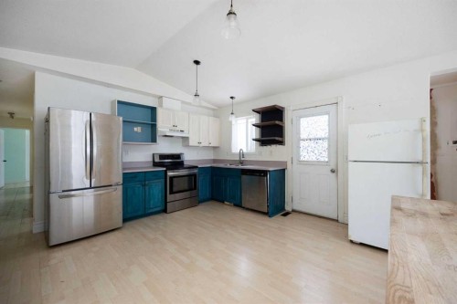 101 Black Bear Crescent, Fort Mcmurray, AB - Indoor Photo Showing Kitchen
