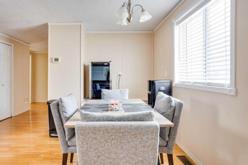 101 Clausen Crescent, Fort Mcmurray, AB - Indoor Photo Showing Dining Room