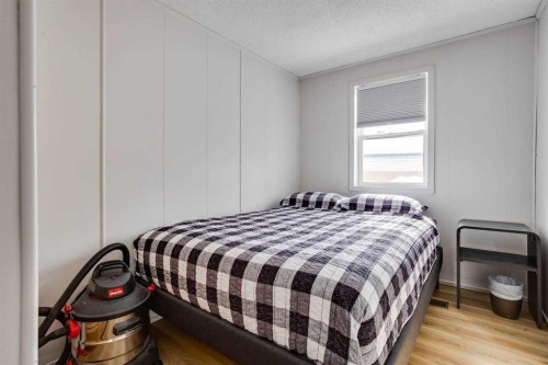 101 Clausen Crescent, Fort Mcmurray, AB - Indoor Photo Showing Bedroom