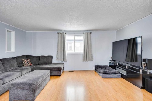 101 Clausen Crescent, Fort Mcmurray, AB - Indoor Photo Showing Living Room