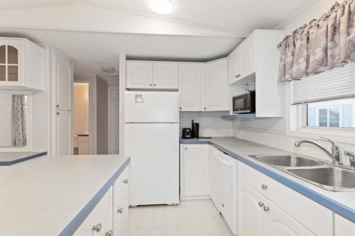 210 Grant Way, Fort Mcmurray, AB - Indoor Photo Showing Kitchen With Double Sink