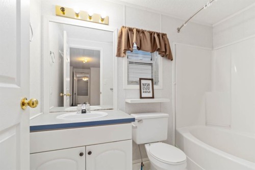 210 Grant Way, Fort Mcmurray, AB - Indoor Photo Showing Bathroom