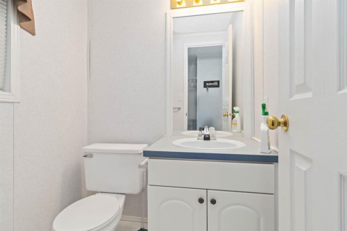 210 Grant Way, Fort Mcmurray, AB - Indoor Photo Showing Bathroom