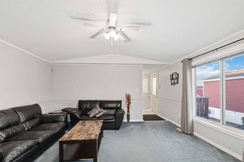 210 Grant Way, Fort Mcmurray, AB - Indoor Photo Showing Living Room