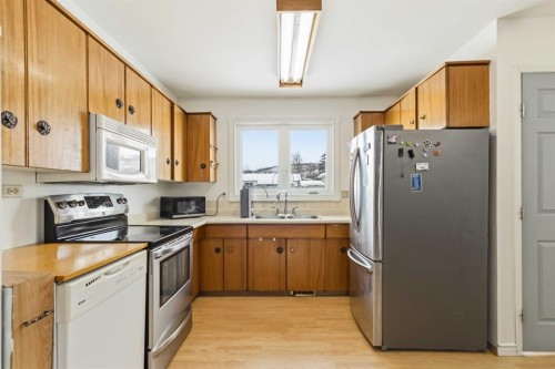 66 Centennial Drive, Fort Mcmurray, AB - Indoor Photo Showing Kitchen With Double Sink