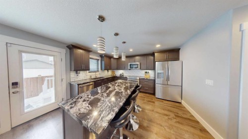 101 Ryan Lane, Fort Mcmurray, AB - Indoor Photo Showing Kitchen With Stainless Steel Kitchen With Upgraded Kitchen