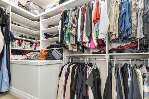 495 Killdeer Way, Fort Mcmurray, AB - Indoor With Storage