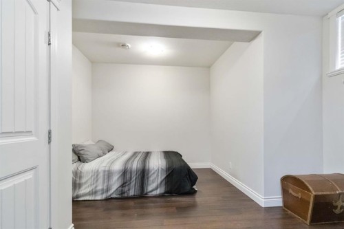 495 Killdeer Way, Fort Mcmurray, AB - Indoor Photo Showing Bedroom