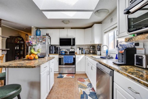 285 Grenfell Crescent, Fort Mcmurray, AB - Indoor Photo Showing Kitchen