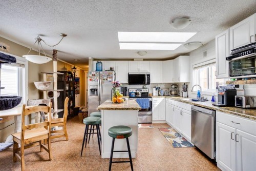 285 Grenfell Crescent, Fort Mcmurray, AB - Indoor Photo Showing Kitchen