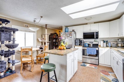 285 Grenfell Crescent, Fort Mcmurray, AB - Indoor Photo Showing Kitchen