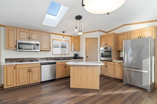 271 Cree Road, Fort Mcmurray, AB - Indoor Photo Showing Kitchen