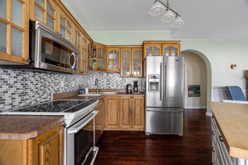 306 Berard Crescent, Fort Mcmurray, AB - Indoor Photo Showing Kitchen With Double Sink With Upgraded Kitchen