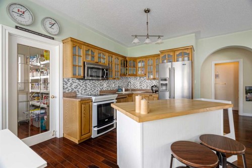 306 Berard Crescent, Fort Mcmurray, AB - Indoor Photo Showing Kitchen With Upgraded Kitchen