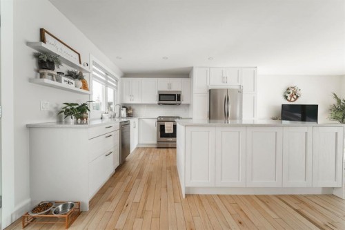 101 Deep Road, Fort Mcmurray, AB - Indoor Photo Showing Kitchen