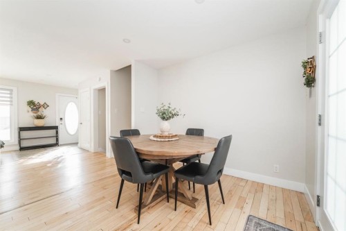 101 Deep Road, Fort Mcmurray, AB - Indoor Photo Showing Dining Room