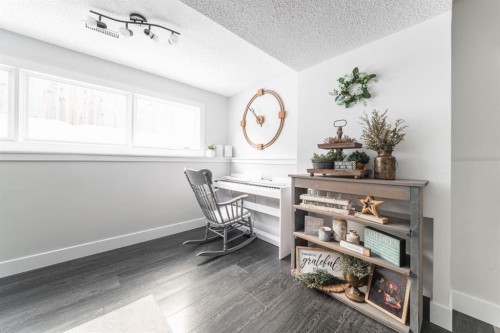101 Deep Road, Fort Mcmurray, AB - Indoor Photo Showing Office