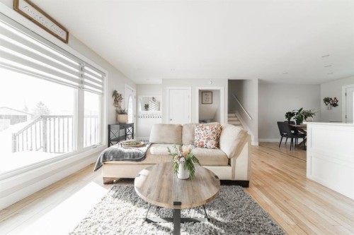 101 Deep Road, Fort Mcmurray, AB - Indoor Photo Showing Living Room