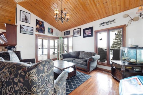 200 Weiss Drive, Saprae Creek, AB - Indoor Photo Showing Living Room