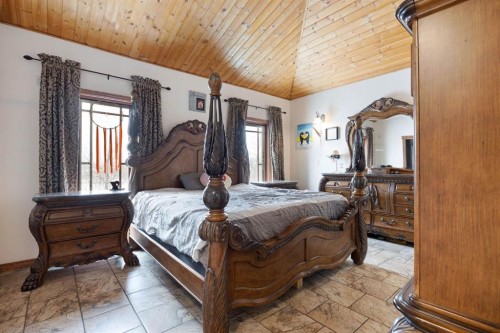 200 Weiss Drive, Saprae Creek, AB - Indoor Photo Showing Bedroom