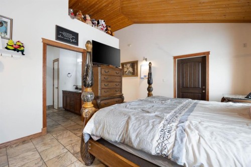 200 Weiss Drive, Saprae Creek, AB - Indoor Photo Showing Bedroom