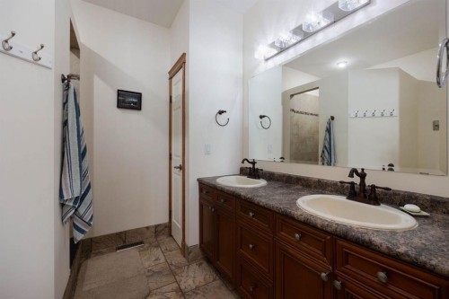 200 Weiss Drive, Saprae Creek, AB - Indoor Photo Showing Bathroom